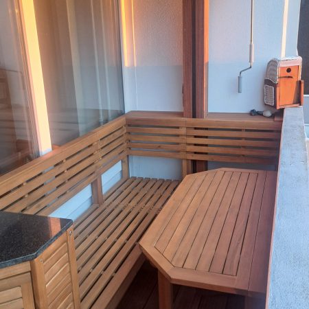 Terrasse mit Sitzbank
