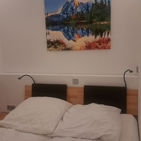 Schlafzimmer mit Doppelbett
